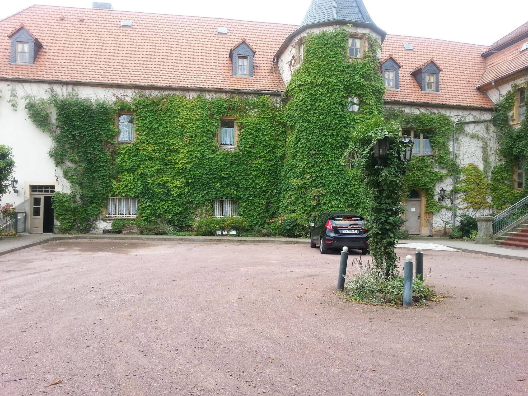 Stadtschloss Hecklingen*** 헤클링언 외부 사진